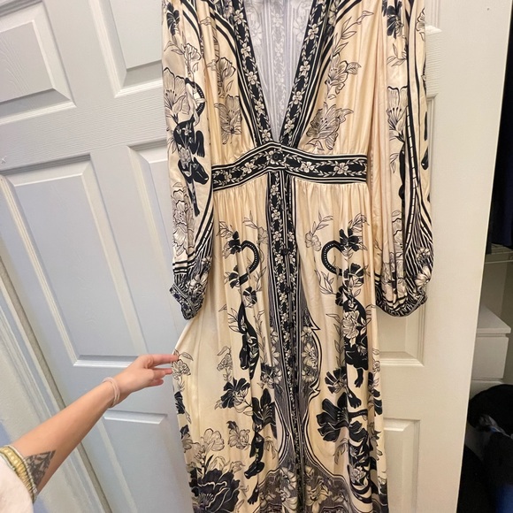 FARM RIO Elegant Black and Cream Floral Dress - Picture 2 of 8